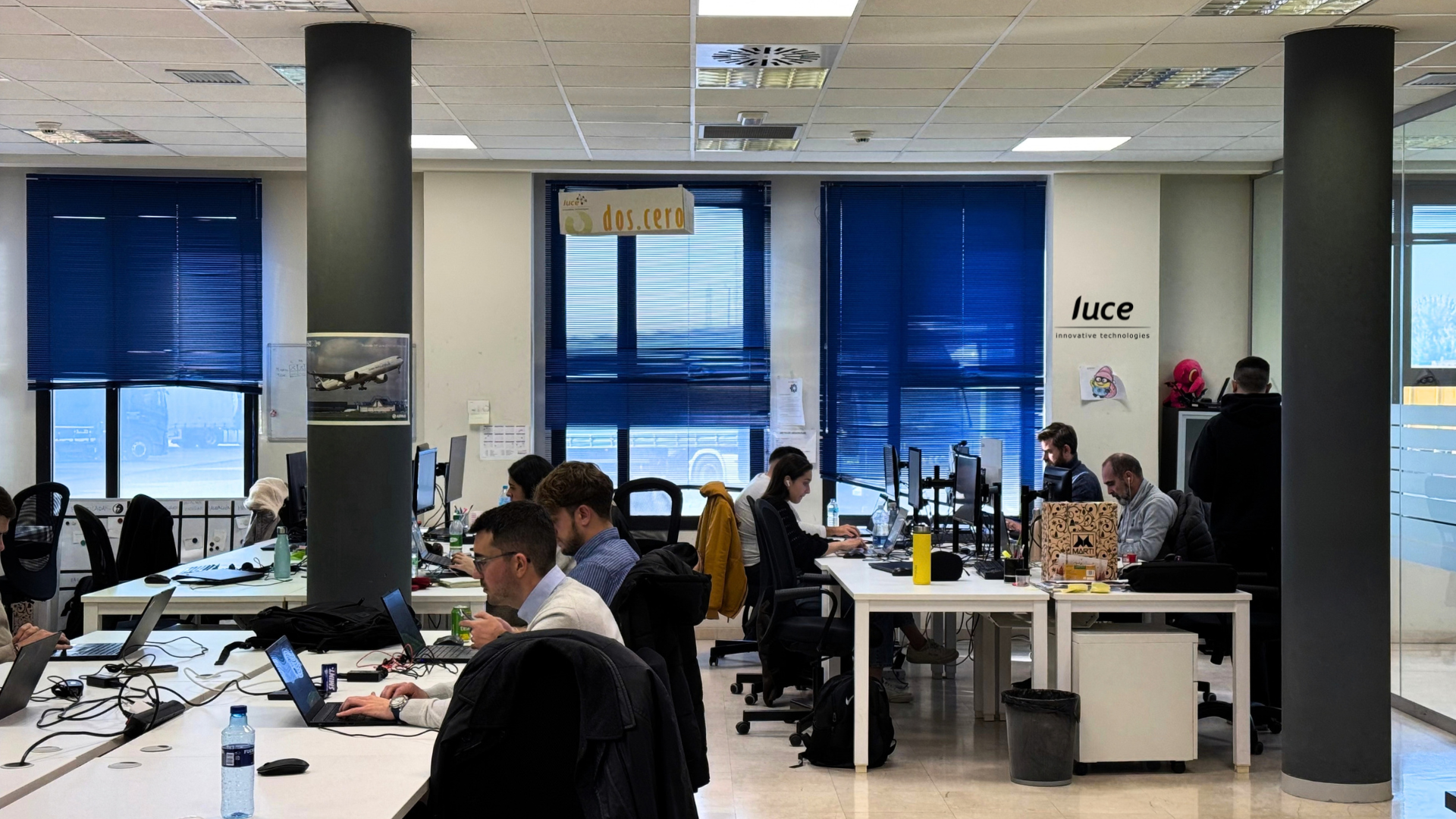 2026 Foto Oficina Equipo Luce Trabajando